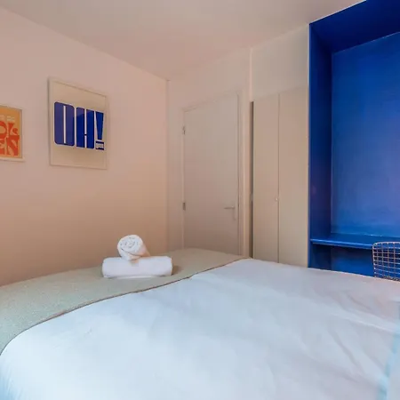 아파트 Two Bedroom Near Shops & Tram 발뇌브다스크