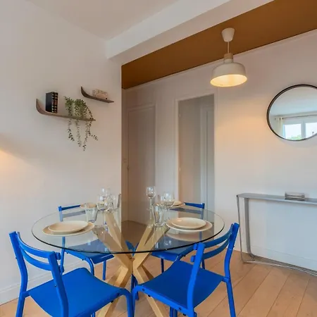 Two Bedroom Near Shops & Tram Appartement