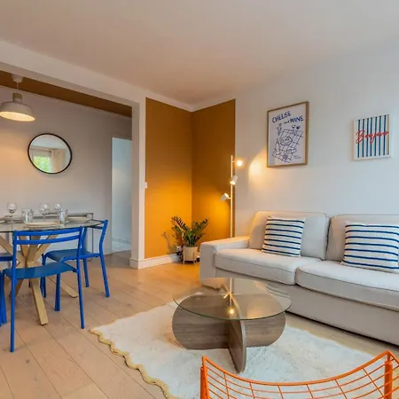 Two Bedroom Near Shops & Tram Villeneuve-d'Ascq