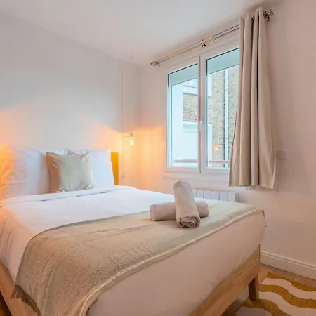 Two Bedroom Near Shops & Tram Appartement