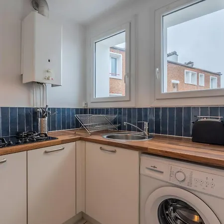 Two Bedroom Near Shops & Tram